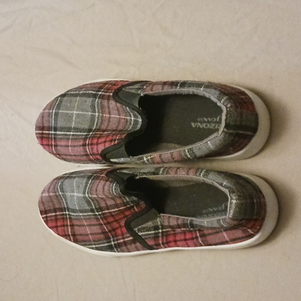 black and red plaid shoes size 8
